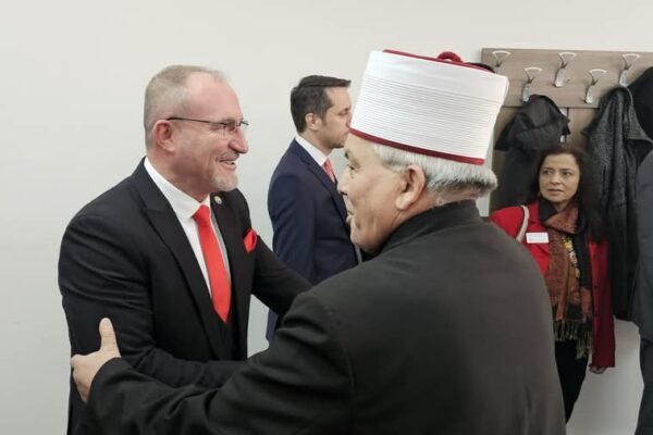 Dilema që po poshtëron moralin institucional