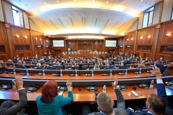 Të hënën vazhdon seanca, Albulena Haxhiu kandidate për kryetare të Kuvendit