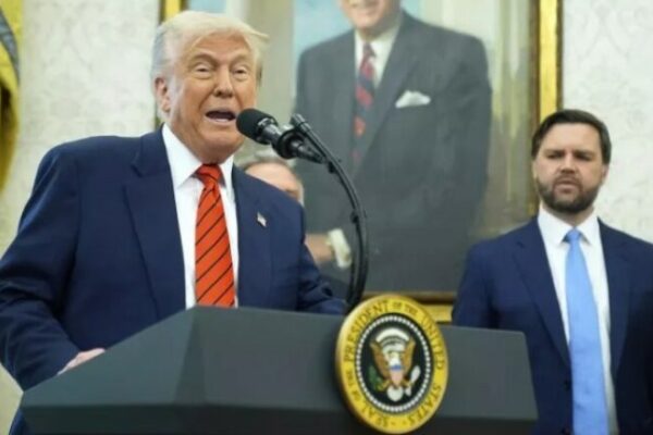 Trump reagon ndaj sulmeve ajrore të Indisë në Pakistan