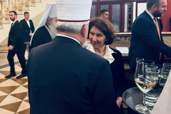 Pakujdesia e Shaqir Fetait ndaj Parimeve Islame në eventet shtetërore dhe politike