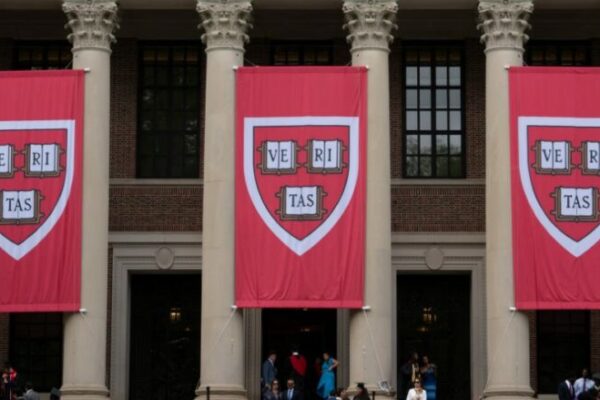 Gjykata bllokon ndalimin e ri të Trump për studentët e huaj në Harvard