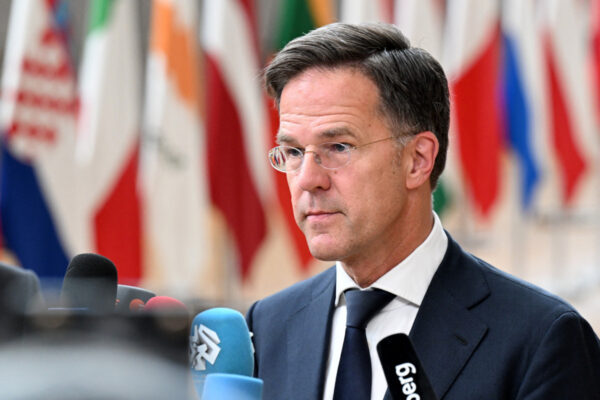 Rutte fton Zelenskyn në samitin e NATO-s