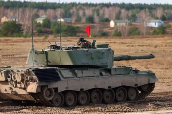 Zvicra miraton shitjen e tankeve Leopard në Gjermani, me kushtin që ato të mos përfundojnë në Ukrainë