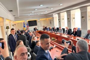 Përfundon takimi i liderëve me presidenten Osmani