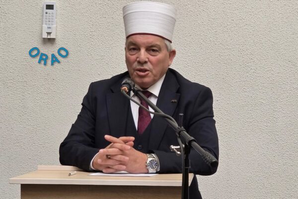 “Urimi” që nuk mbulon hipokrizinë