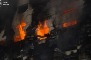 Ministrja gjermane u detyrua të futet në një strehë gjatë sulmit rus në Kiev
